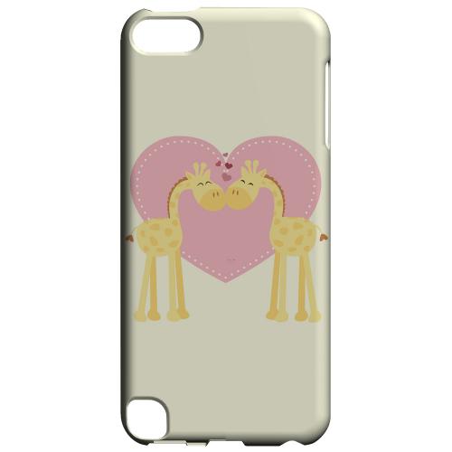 Geeks Designer Line (GDL) Slim Hard Case for Apple iPod Touch 5 - Giraffe Love on Light Yellow
