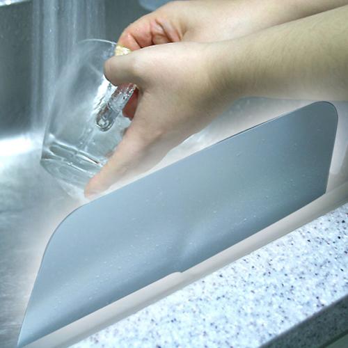 Silicone Kitchen Sink Splash Guard w/ Suction Cups